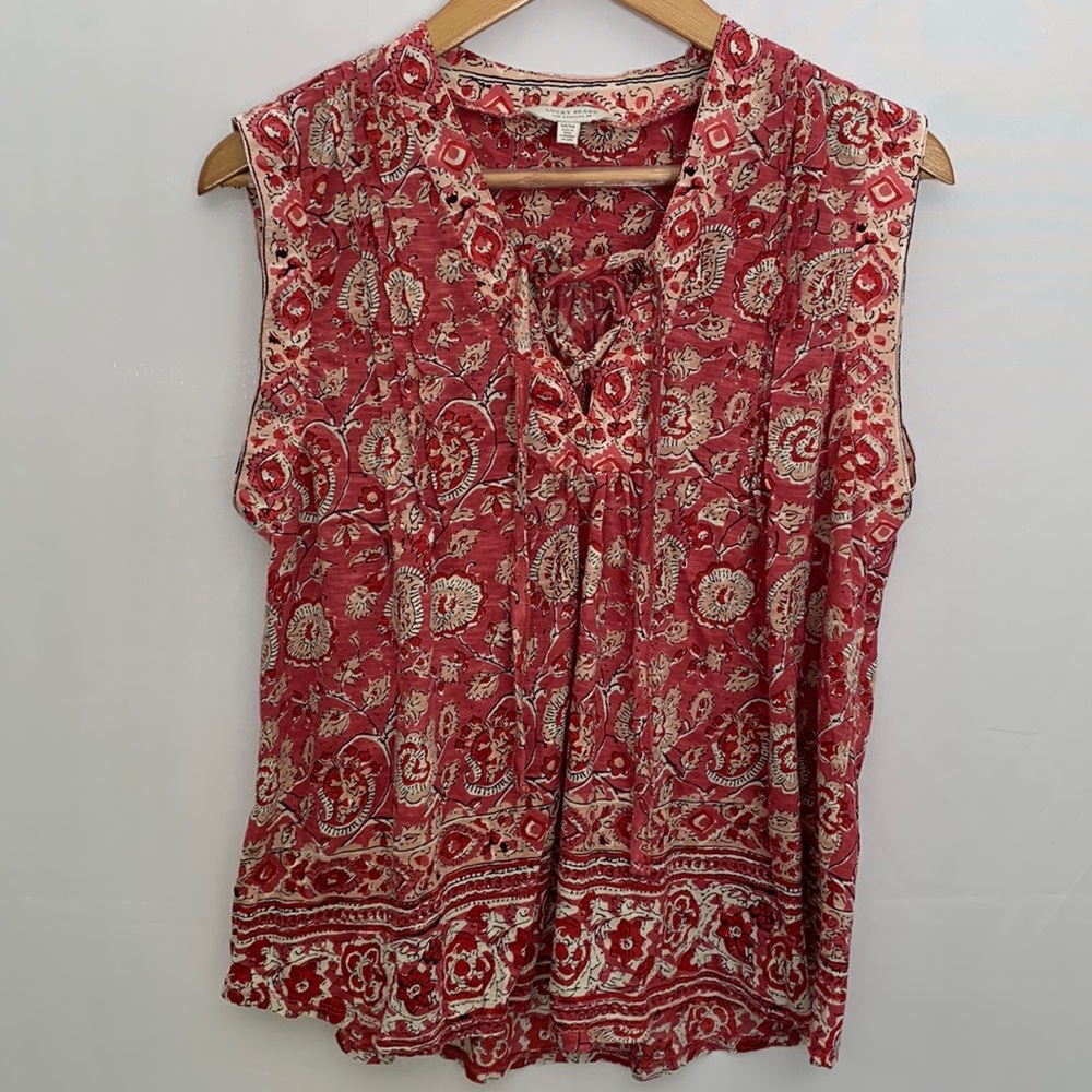 EUC Lucky Brand boho lace-up sleeveless floral tee in shades of pink, size M